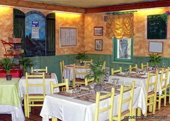 Contact Hotel Restaurant La Chaumiere Entre Orgeval Et Flins A13 Sortie 8 Les Mureaux Restaurant foto