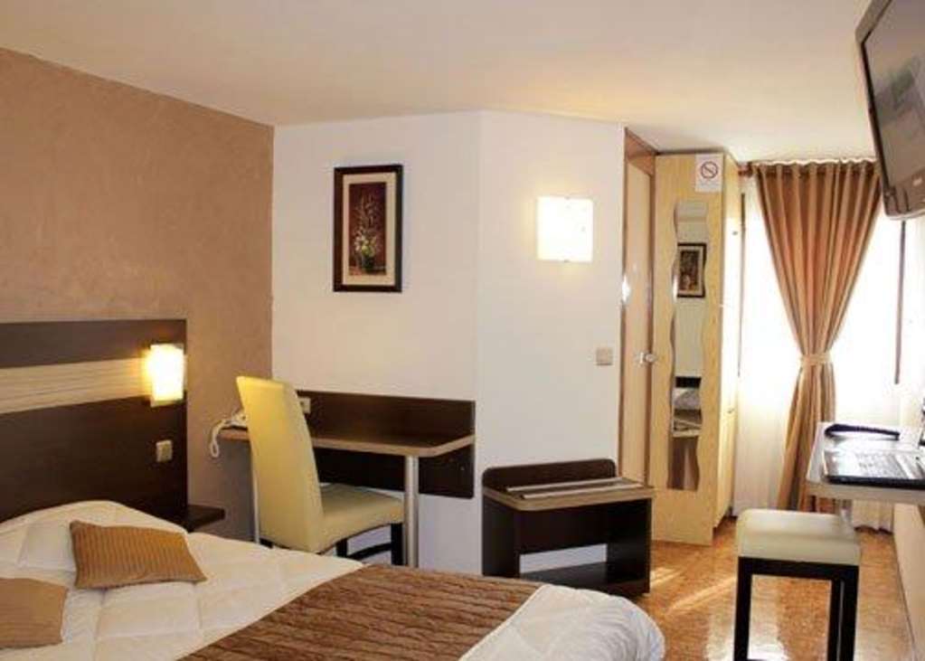 Contact Hotel Restaurant La Chaumiere Entre Orgeval Et Flins A13 Sortie 8 Les Mureaux Kamer foto