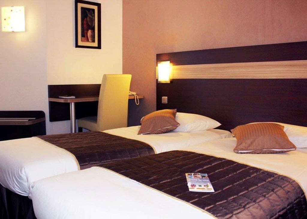 Contact Hotel Restaurant La Chaumiere Entre Orgeval Et Flins A13 Sortie 8 Les Mureaux Kamer foto