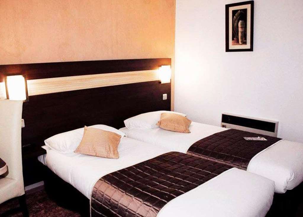 Contact Hotel Restaurant La Chaumiere Entre Orgeval Et Flins A13 Sortie 8 Les Mureaux Kamer foto