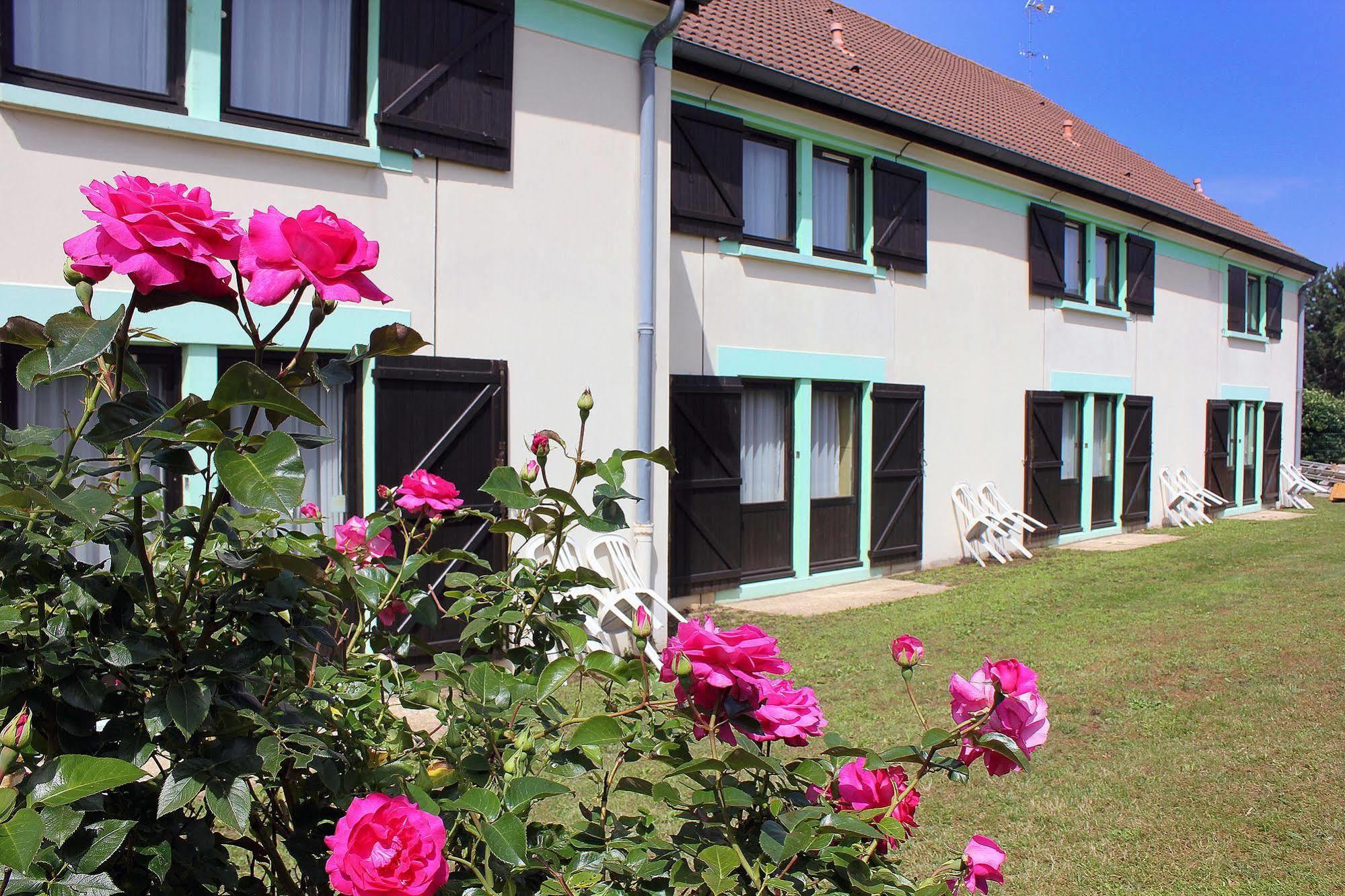 Contact Hotel Restaurant La Chaumiere Entre Orgeval Et Flins A13 Sortie 8 Les Mureaux Buitenkant foto