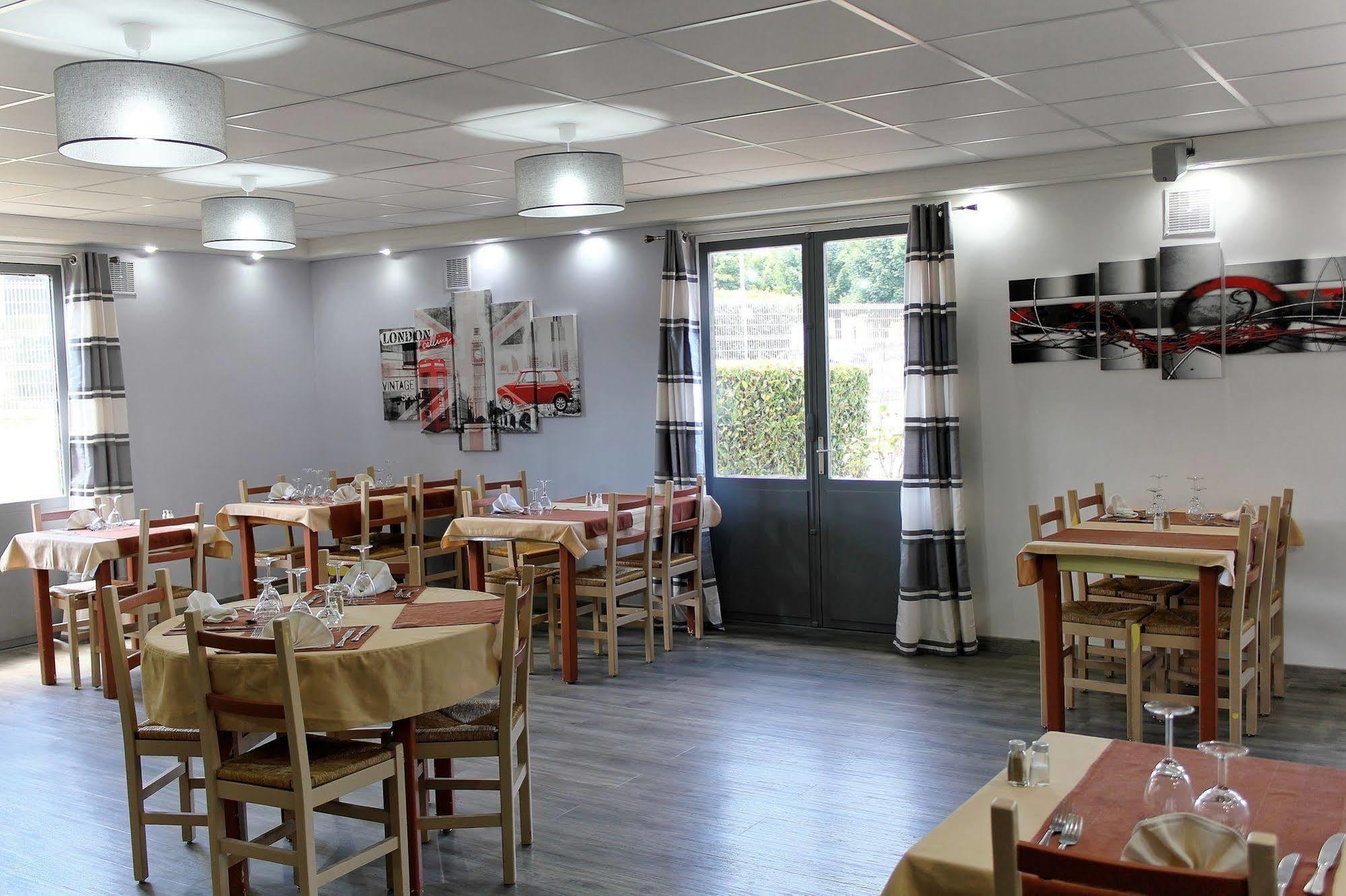 Contact Hotel Restaurant La Chaumiere Entre Orgeval Et Flins A13 Sortie 8 Les Mureaux Buitenkant foto